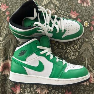 Jordan 1 Mid GS “Lucky Green”